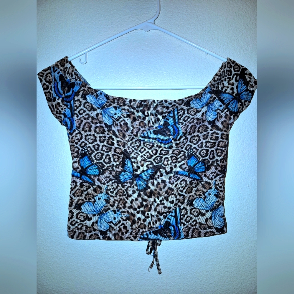 Rue21 off the shoulder cheetah print, butterfly crop top size M